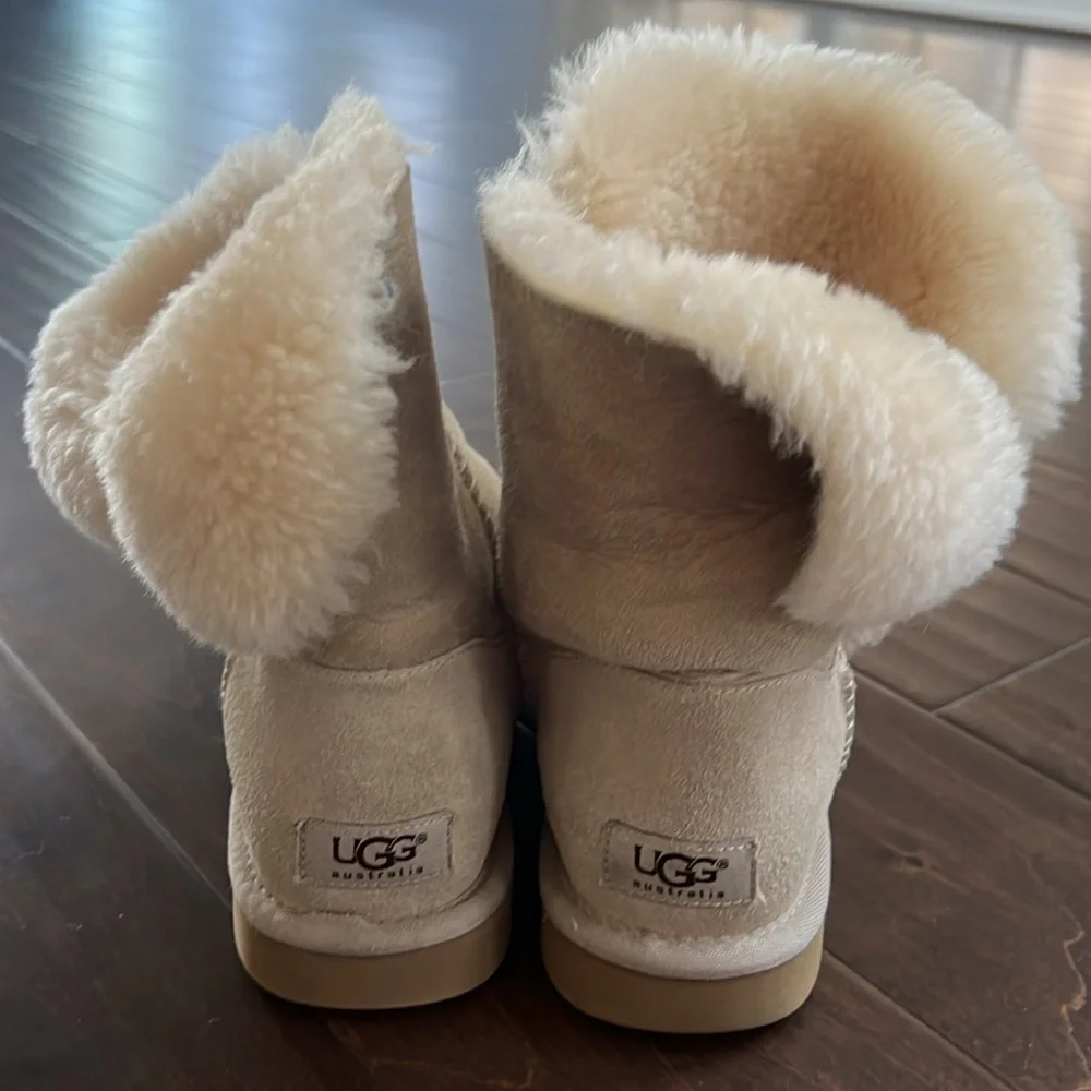 Ugh boots - Picture 3 of 3